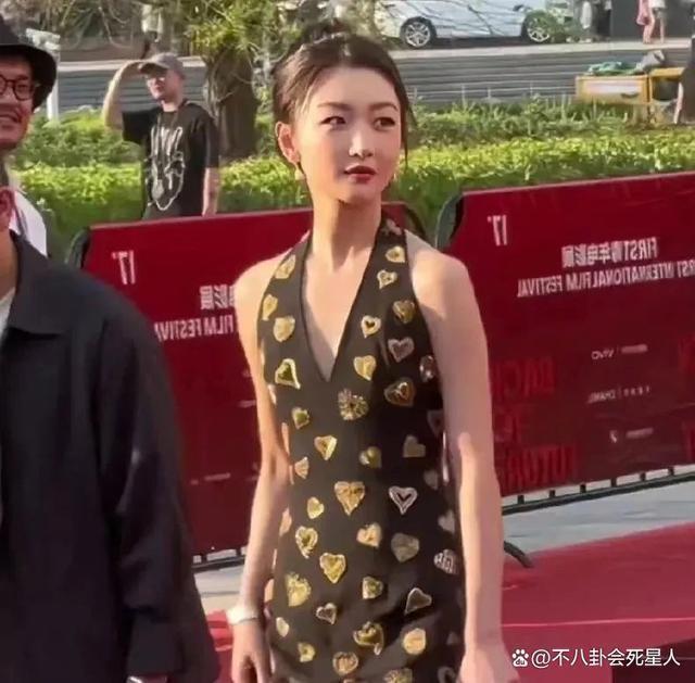 刘昊然周冬雨恋情曝光仅一年，活成了“相反”的样子