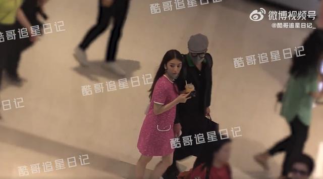 郭富城给方媛买珠宝 出手阔绰一路帮娇妻拎战利品