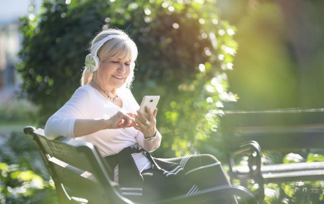 改写标题：微信绿本、抖音抖书，小红书正遭受一场围困战