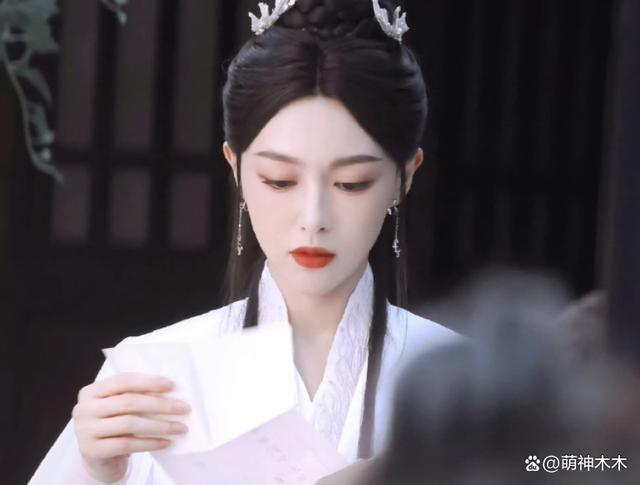 39岁唐嫣又演少女！新剧造型显老，被嘲讽像灭绝师太