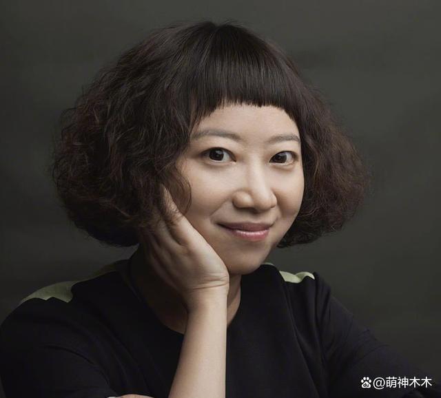 饶雪漫挂图炮轰围观路人，威胁素人被骂翻，影响居民出行