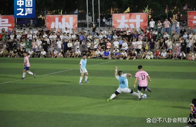 港星足球队抵达贵州，被美女灌酒红光满面，比赛收费引争议