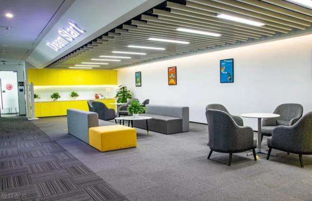 一个市值3000亿的大企业，岌岌可危。