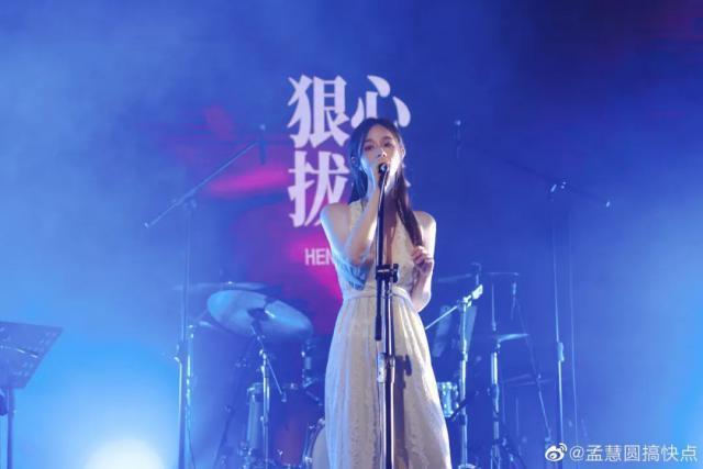 这位超女被埋没十几年后，悄悄惊艳了所有人…