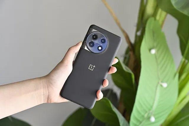 一加手握小米过河