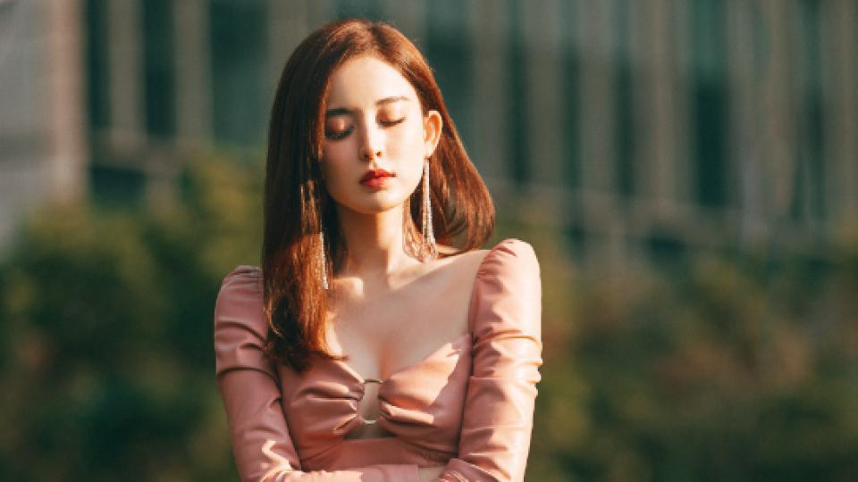 娜扎游戏代言引争议，经纪人发文向粉丝道歉