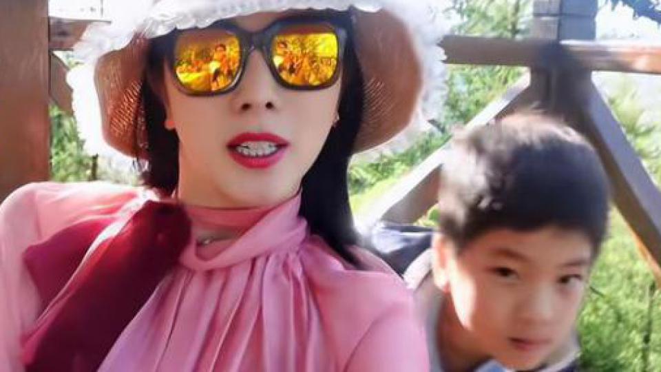 主持人李思思重返职场 为好好工作把俩儿子送老家