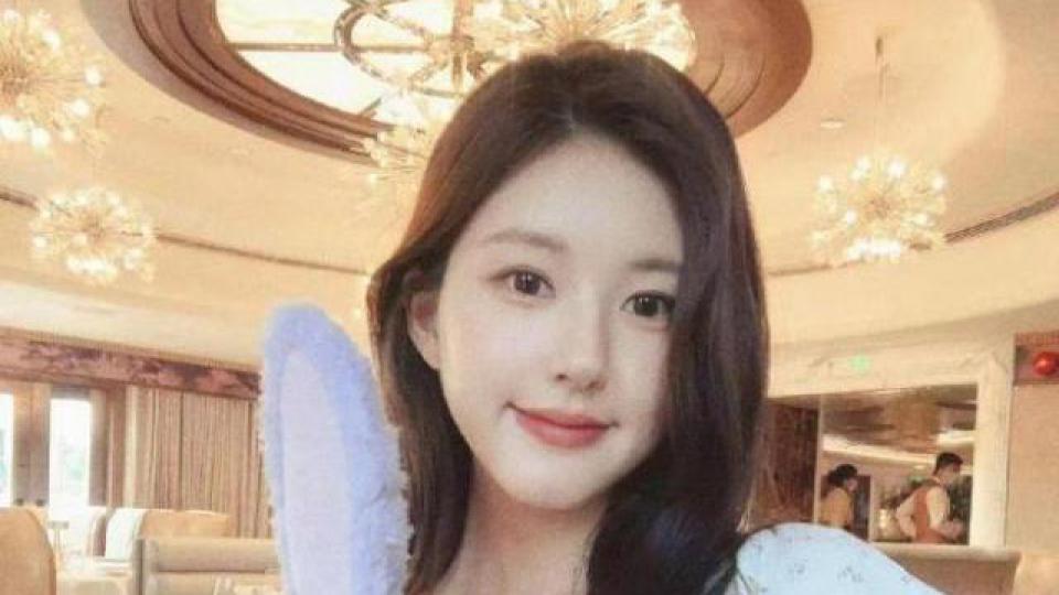 赵露思分享旅行美照，温柔甜美似初恋