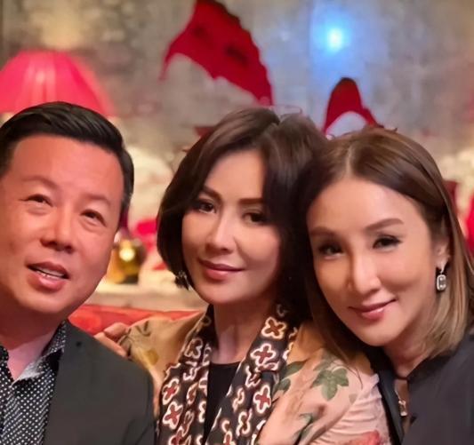 梁朝伟返港与刘嘉玲及好友聚会 私生子谣言不攻自破