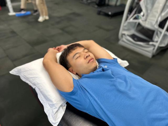 千万别再用这个姿势睡觉！当心把你的身体全毁了！