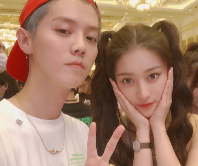 网曝鹿晗关晓彤一起吃面 男方外头看女方互动超甜