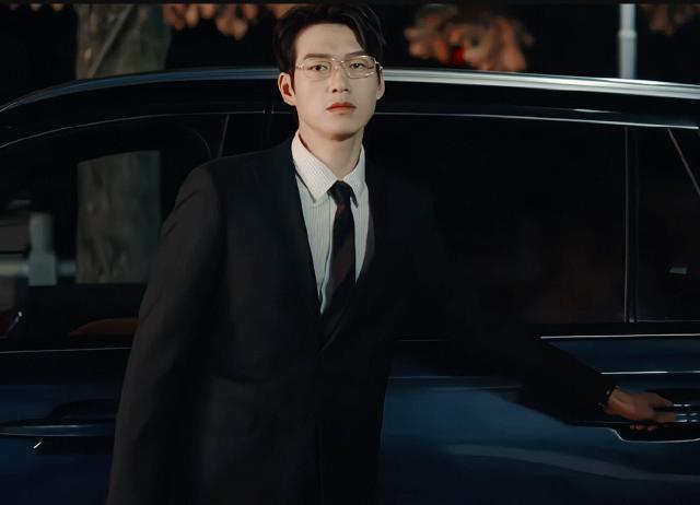 王鹤棣魏大勋两家粉圈打架了？让我带上金丝眼镜看看