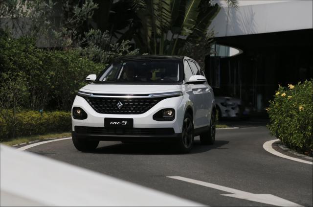 史诗级云朵上市，宝骏能“飘”过比亚迪？