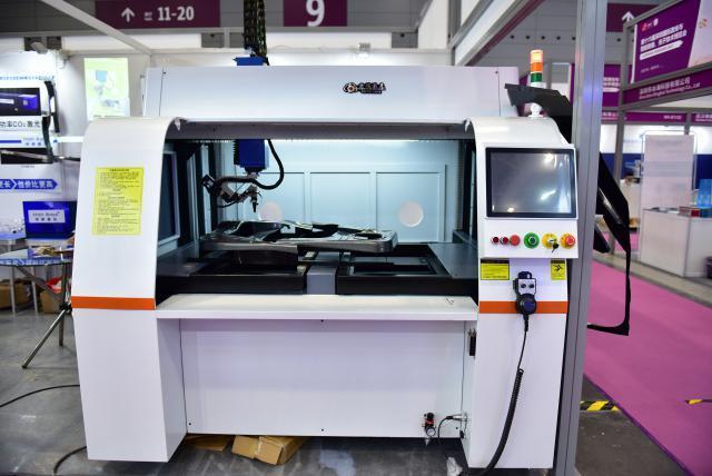 头部公司一年狂揽10亿，激光雕刻机的海外战事才打响