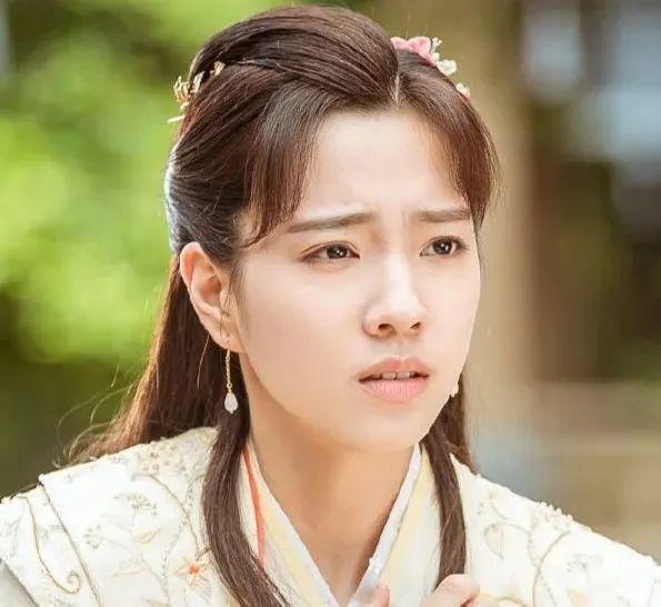 庄达菲资源压李庚希？第五代京圈公主，也要分个三六九等