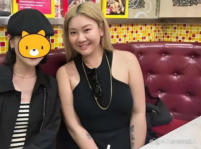 36岁郑欣宜“孤独”人生，妈妈早逝爸爸另娶，被抑郁症折磨