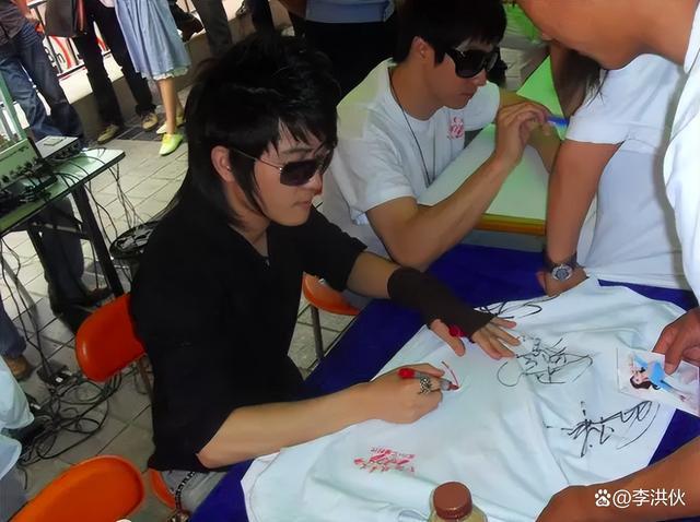 歌手张政质疑刀郎新歌抄袭，被网友围攻，霸气硬刚：拒绝网暴