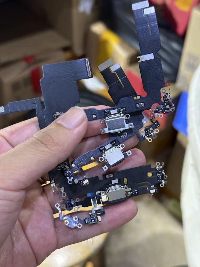 外媒分析 iPhone 15 系列泄露图，声称“至少三款将配备雷电 4”