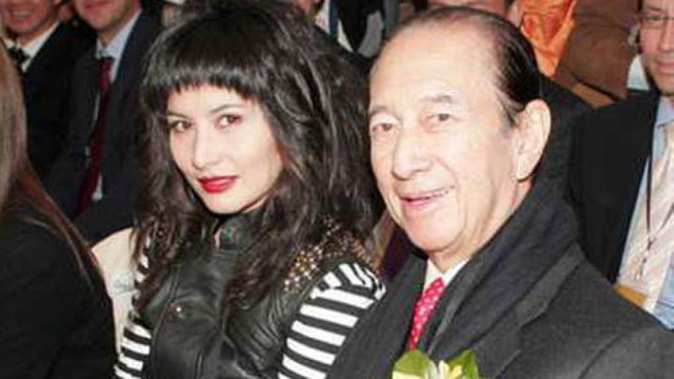 赌王最爱的叛逆女儿，一脱成名气坏四太，却做到挚爱情深