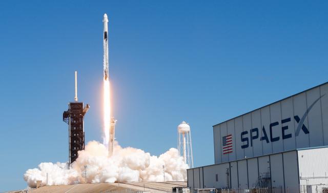 SpaceX财务数据罕见曝光！烧钱炸火箭的公司竟然已经盈利了