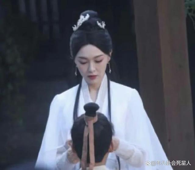 新剧未播就一片槽声，演17岁少女，唐嫣把路走“窄”了