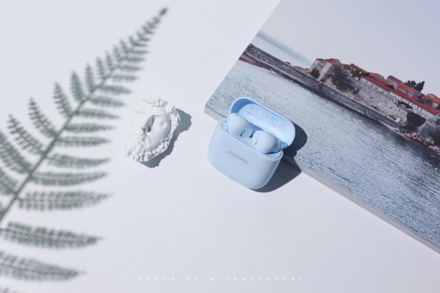 华为 FreeBuds SE 2 海岛蓝发布：40h长续航、轻量化佩戴领先体验