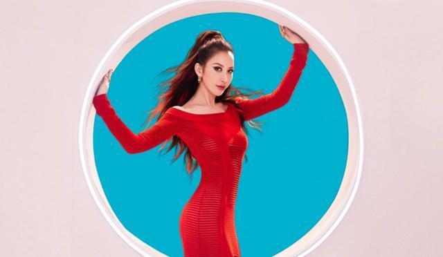 李玟好声音摔倒离开画面曝光，被搀扶走路，模样无助令人心疼