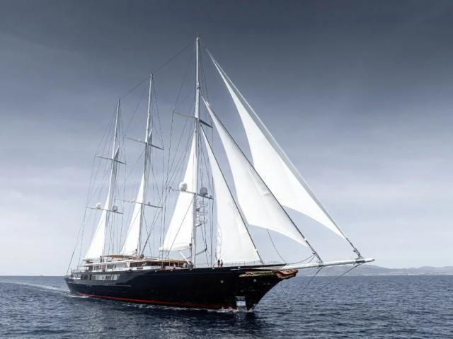 贝佐斯桑切斯游艇订婚派对，顶豪朋友圈又让人震惊？