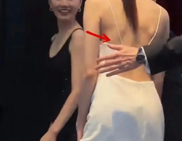 看了费翔的腹肌，我和我妈都笑了