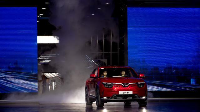 越南首富造车上市，背后站着赌王儿子