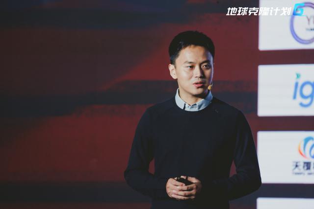 用 16 年「克隆地球」，这个异想天开的创业者迈过了一半的难关