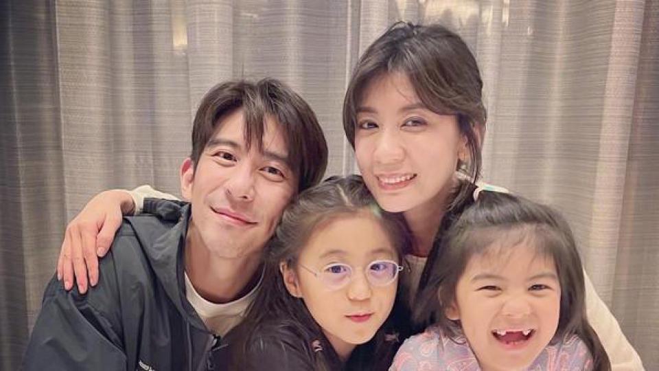 还记得贾静雯的女儿们吗？她们这么大了？