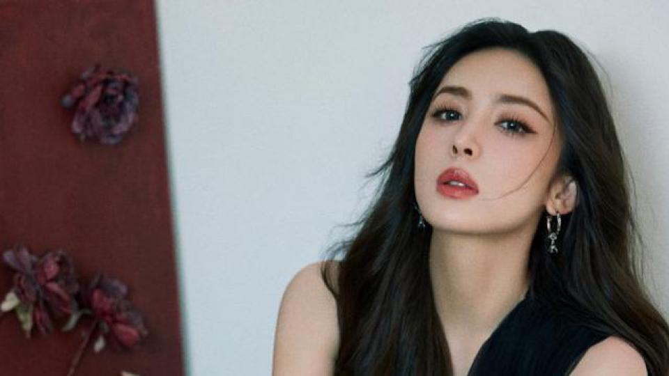 娜扎出席电影《爱宠奇缘》首映全黑造型清冷美艳