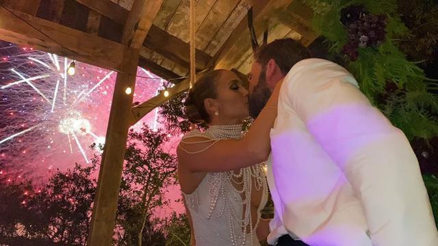 詹妮弗.洛佩兹晒与大本结婚现场照 庆祝结婚一周年