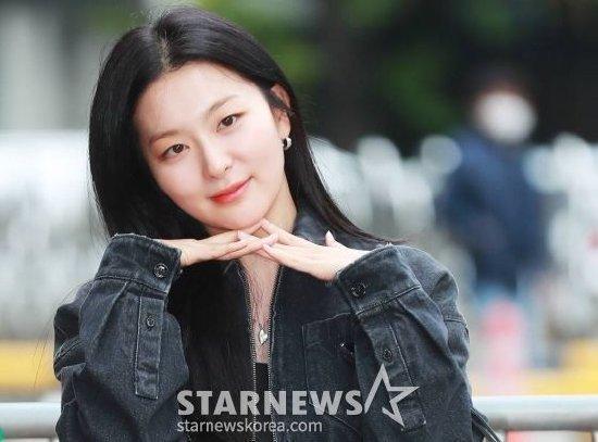 RedVelvet姜涩琪与SM娱乐续约 出道九年延续合作