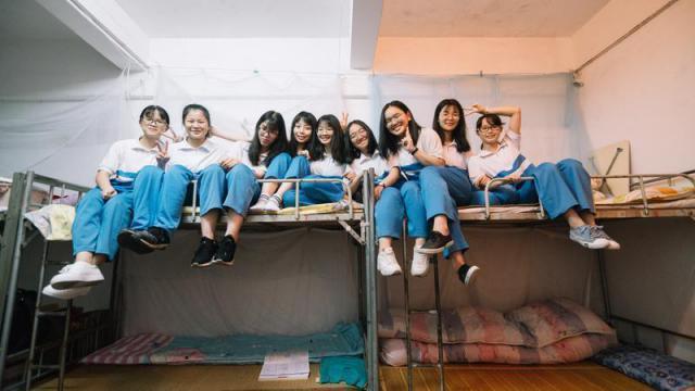 十年后的高中同学盲盒：光鲜背后，各有困境