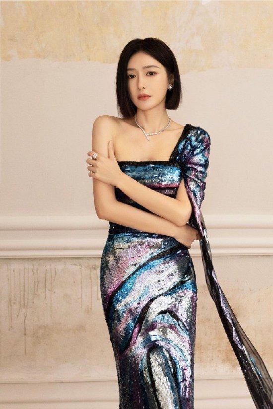 秦岚方回应去医院就诊从儿科走出：拍戏咽炎复发