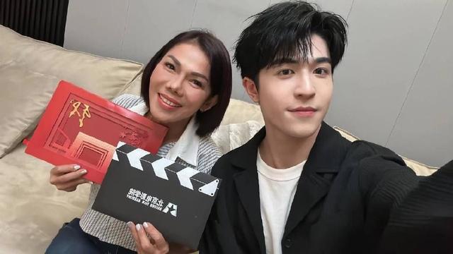 好优秀！尹浩宇妈妈晒儿子北电中戏录取通知书