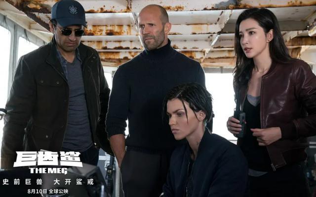 8月的热闹，和吴京无关