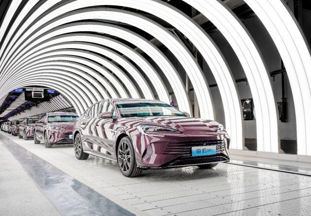 DSCC：全球折叠屏手机销量将在 2023 年 Q3 创新高，三星仍排第一