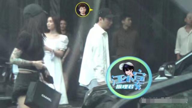 王思聪带四任女友回家，风格迥异，家中拍照宣誓主权