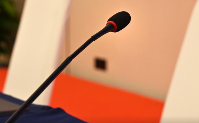 菲律宾运补船和海警船非法侵闯仁爱礁，中国海警局：全程跟监、有效规制