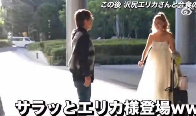 泽尻英龙华时隔四年出镜 一袭长裙坐劳斯莱斯引注目