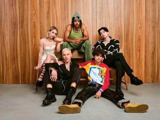 真人版《海贼王》最新宣传照曝光 五位主角卡司个性抢眼