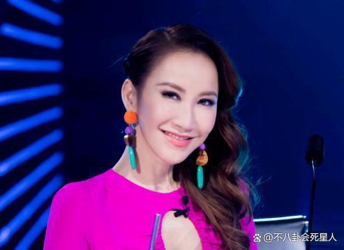 乐嘉直播痛哭，称自己8年前就被毁了，女儿被说是酒鬼女儿