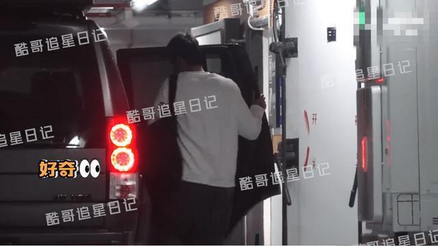 曝胡歌与出版社人员聚会 疑似有新书即将出版