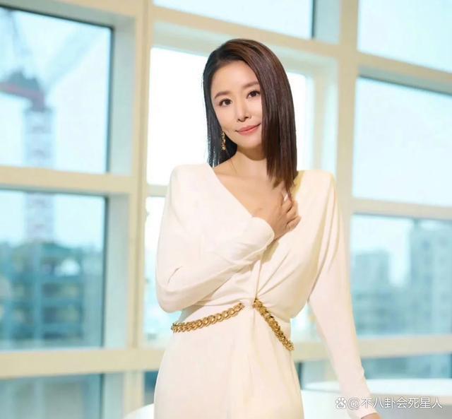 华少被说没分寸，周冬雨被批没礼貌，口无遮拦的明星们该醒了