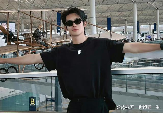 于适8月份登6本杂志！《封神》结束拍摄后仍留长发