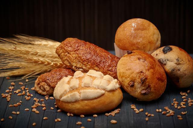 线下烘焙不火了，年轻人开始线上“抢”面包