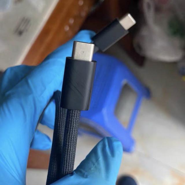 苹果 iPhone 15 Pro 数据线曝光：长 70cm、功率 150W